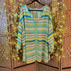 AVENUE tunic top size 30/32 with button detailing on the back.